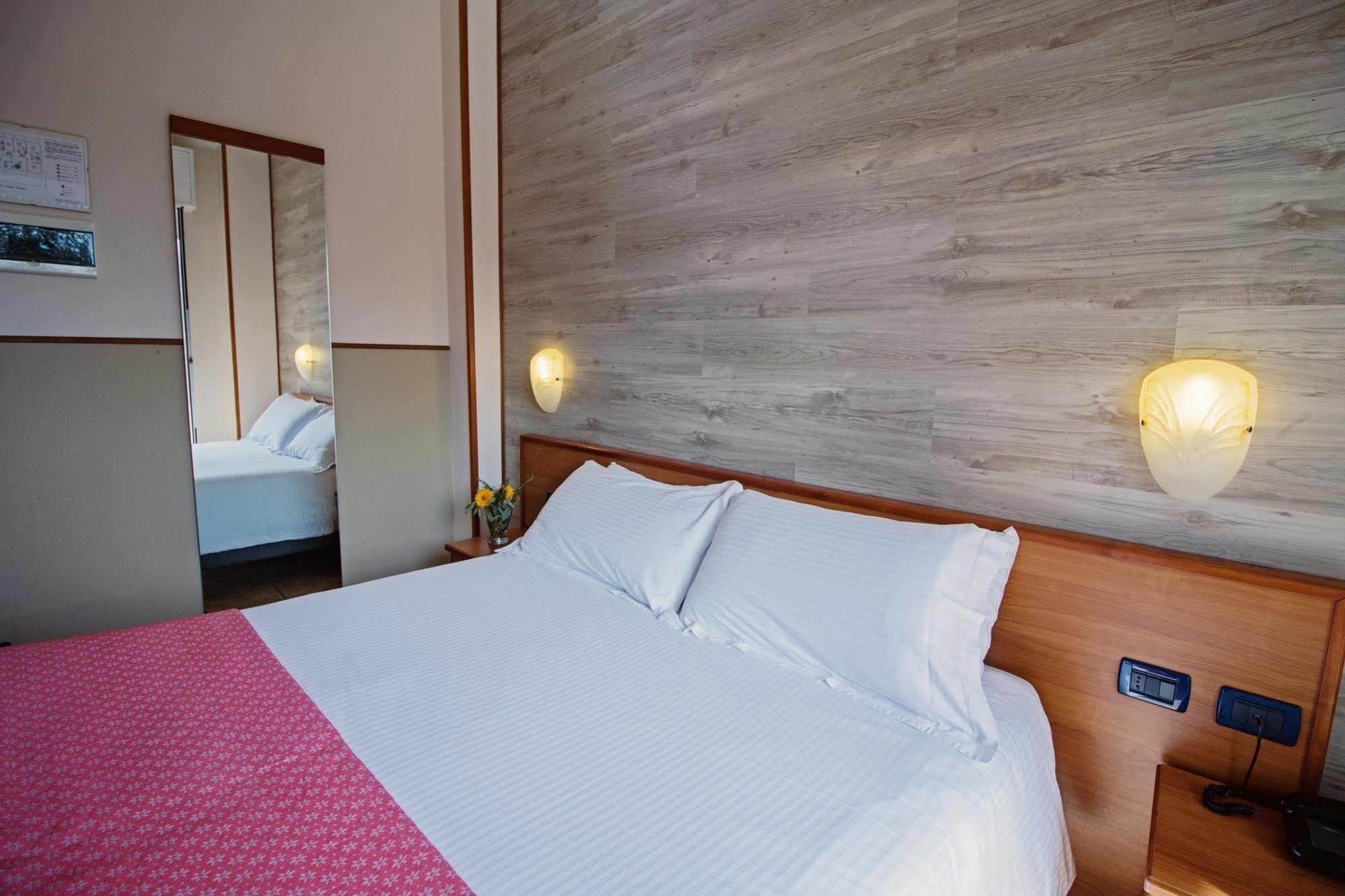 Albergo Moderno & Spa Fuipiano Valle Imagna Eksteriør bilde